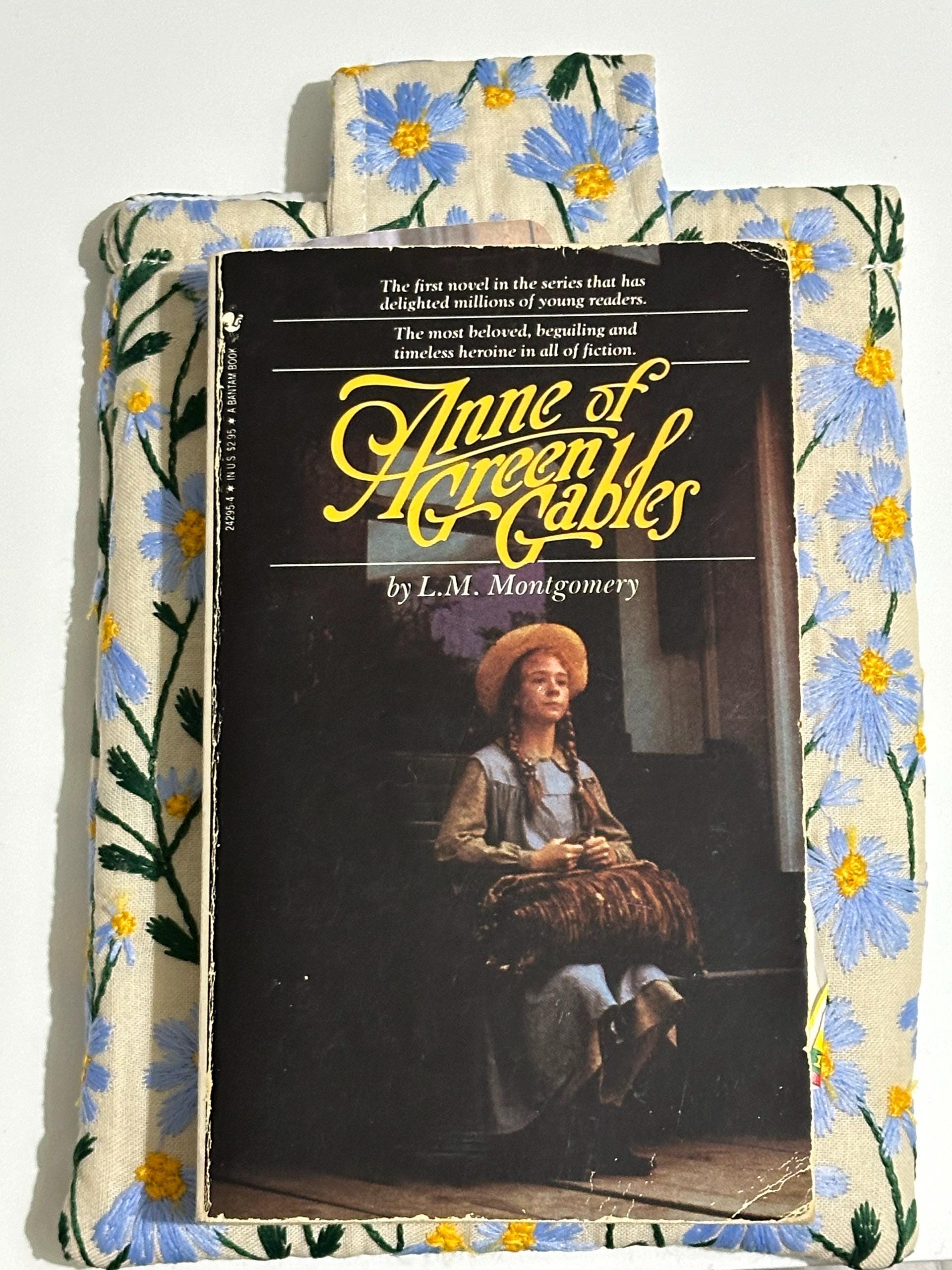 Blue Beige Daisy Embroidered book sleeve, kindle sleeve, ereader cover, iPad sleeve, Book Gift, book pouch, Bible cover