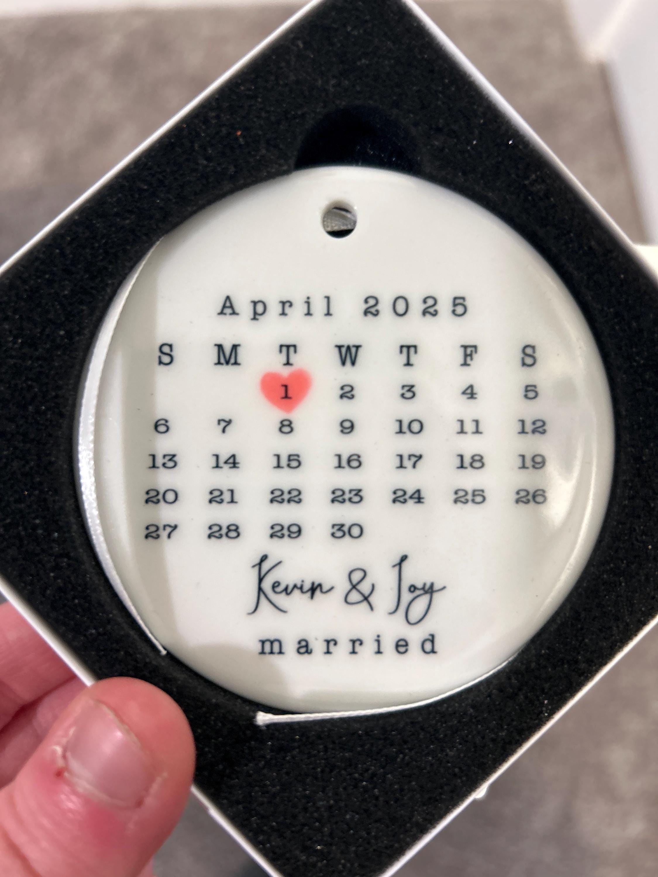 Married Ornament, Wedding Gift, Wedding Date ornament, Heart Calendar, Anniversary Gift, Our First Christmas, Newlywed Gift, Wedding Gift