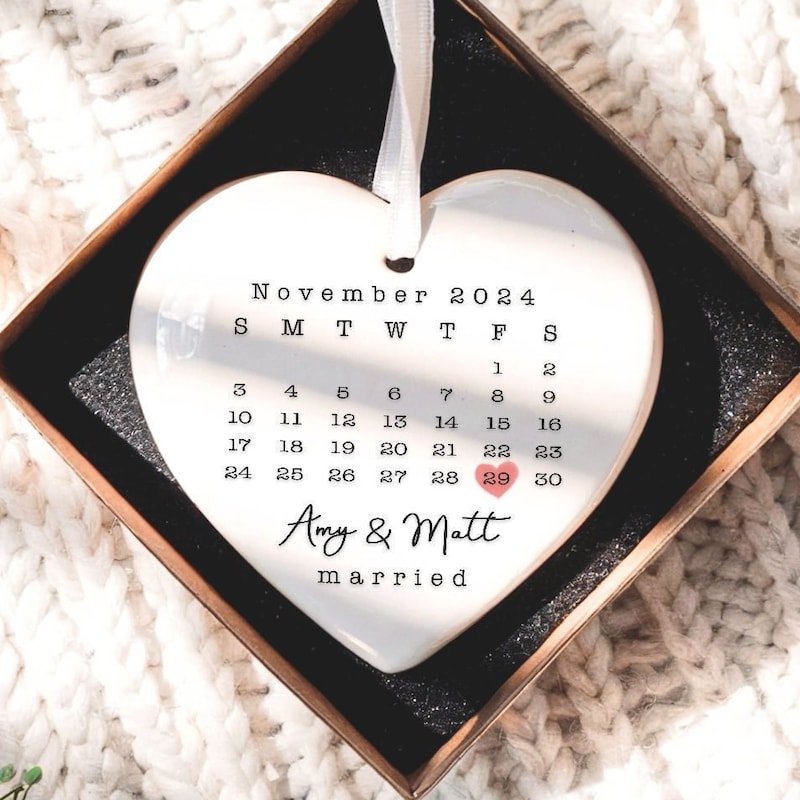 Married Ornament, Wedding Gift, Wedding Date ornament, Heart Calendar, Anniversary Gift, Our First Christmas, Newlywed Gift, Wedding Gift