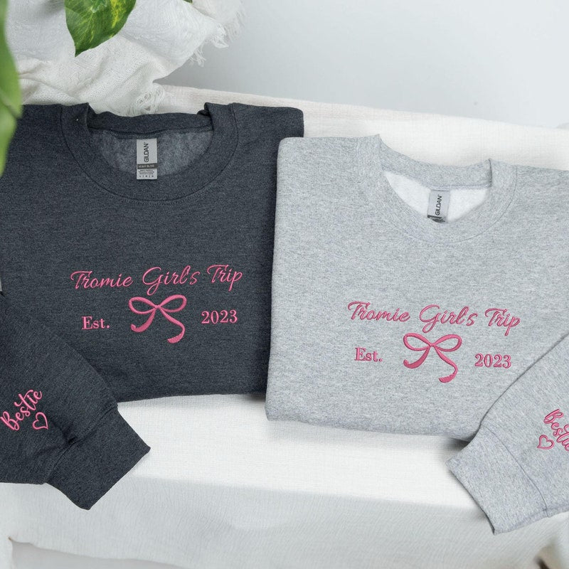 Custom Embroidered Girl's Trip 2025 Sweatshirt | Matching Besties Sweater | Custom Sorority Shirt | Custom Coquette Text Hoodie |
