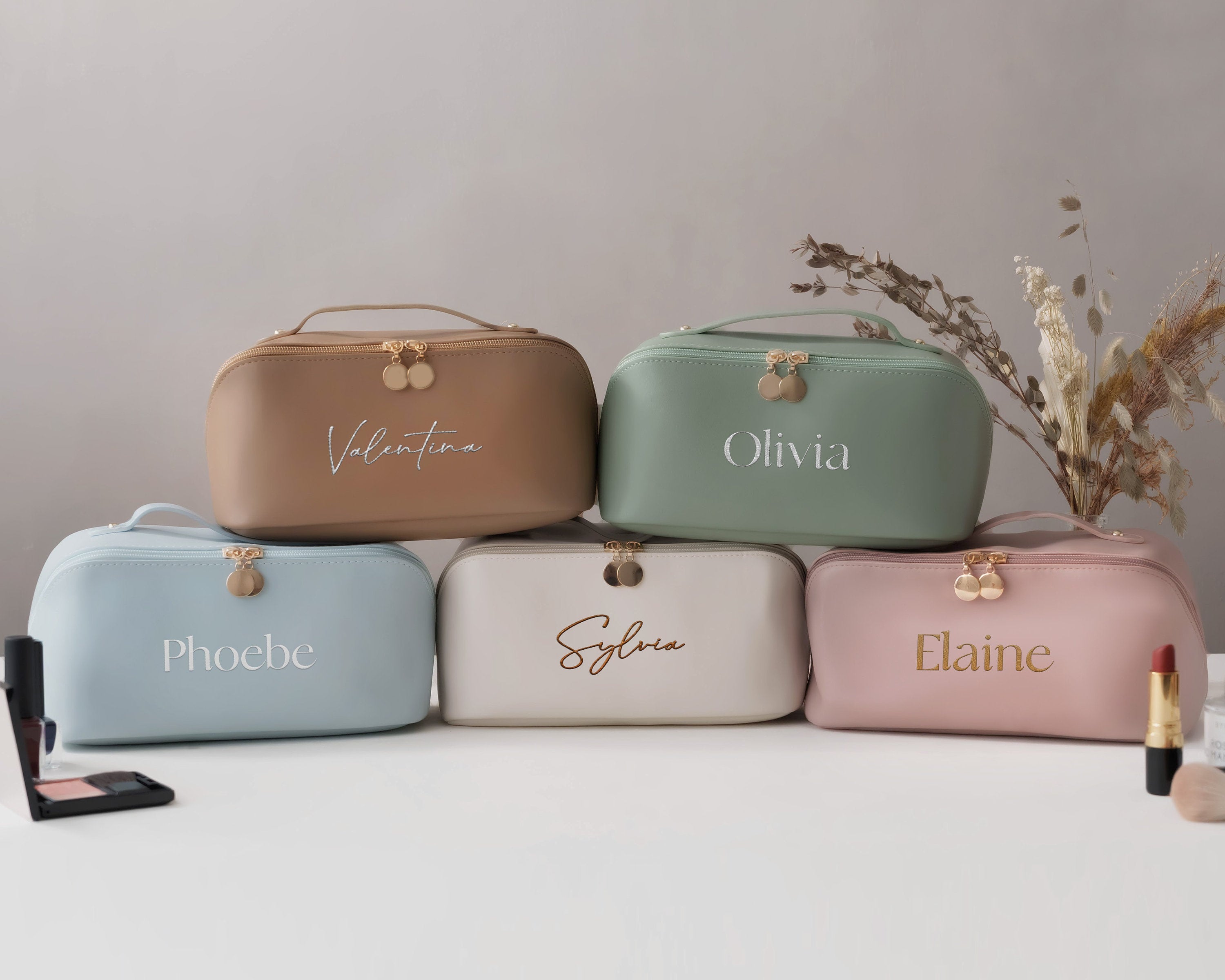 Personalized Embroidery Name Leather Makeup Bag, Large Capacity Cosmetic Bag with Zipper, Travel Accessories, Bridal Party Favor for Bridesmaids/Her
