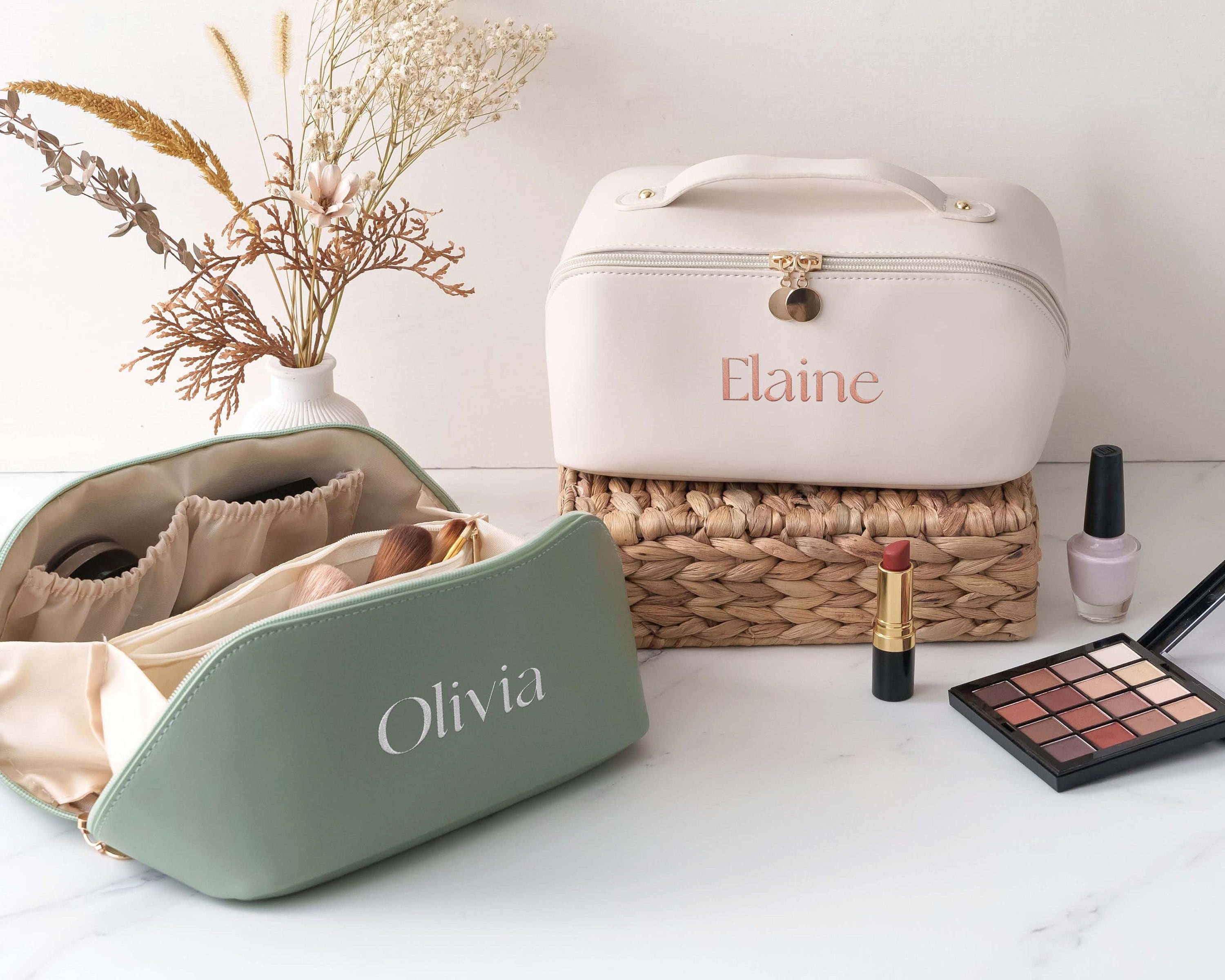 Personalized Embroidery Name Leather Makeup Bag, Large Capacity Cosmetic Bag with Zipper, Travel Accessories, Bridal Party Favor for Bridesmaids/Her