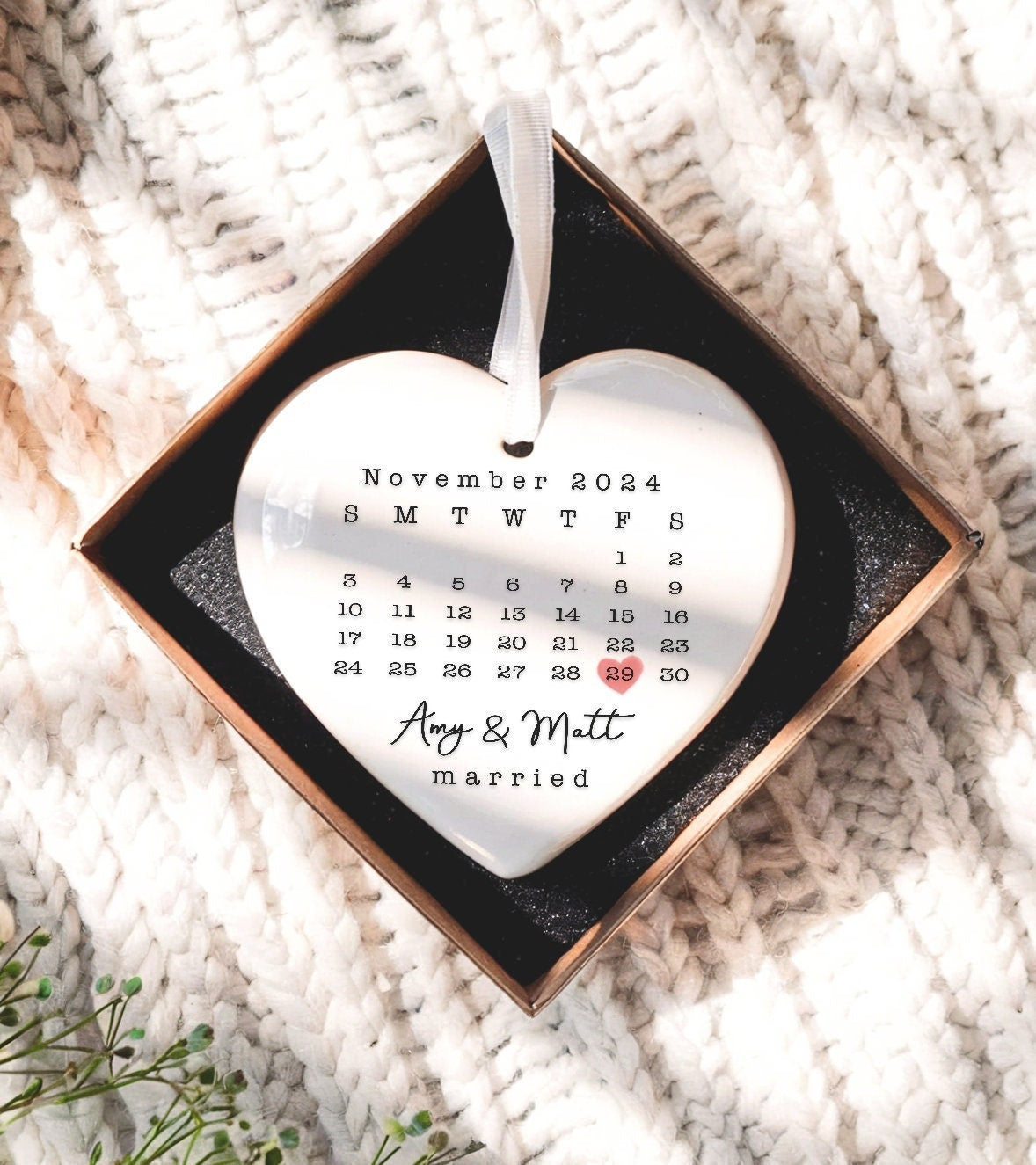 Married Ornament, Wedding Gift, Wedding Date ornament, Heart Calendar, Anniversary Gift, Our First Christmas, Newlywed Gift, Wedding Gift