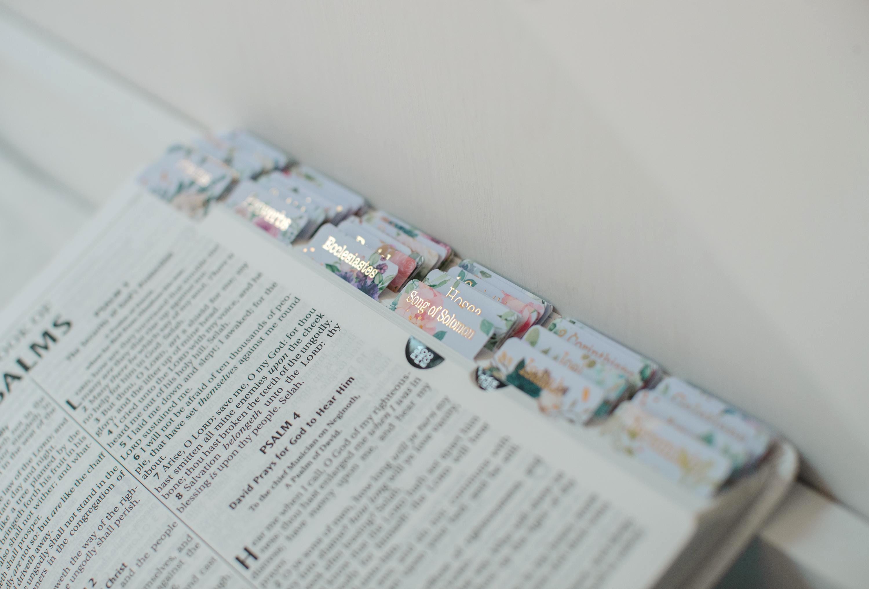 Tabbed Bible White KJV Bible Tabbed Faux Leather Personalized Gift for Women Large Print Bible Tabbed Gift Customized Baptism Gift Wedding