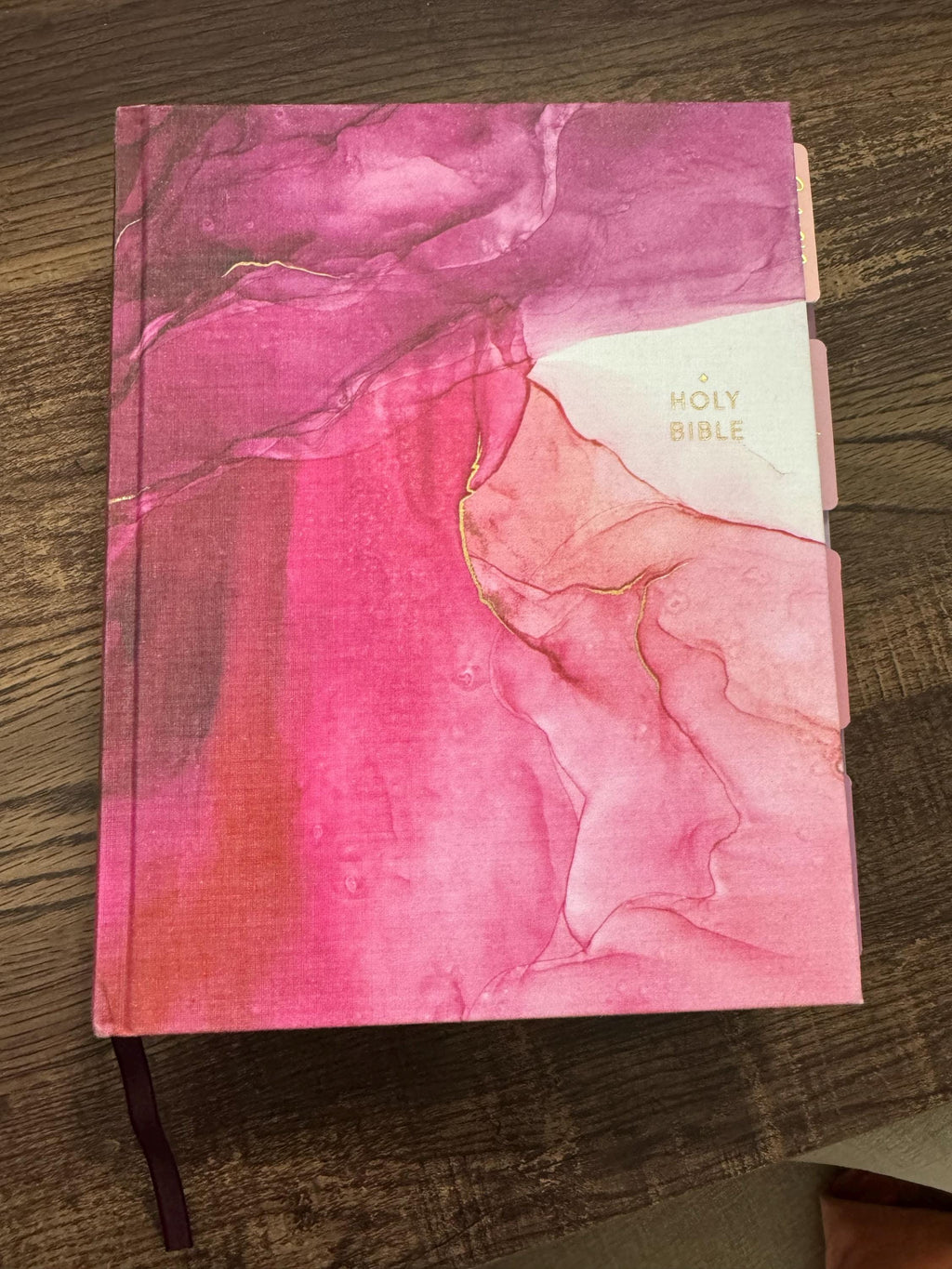 Gorgeous NIV Pink Marble Bible with TABS, Cloth over Board, Art Gilded Edges, Red Letter, Comfort Print