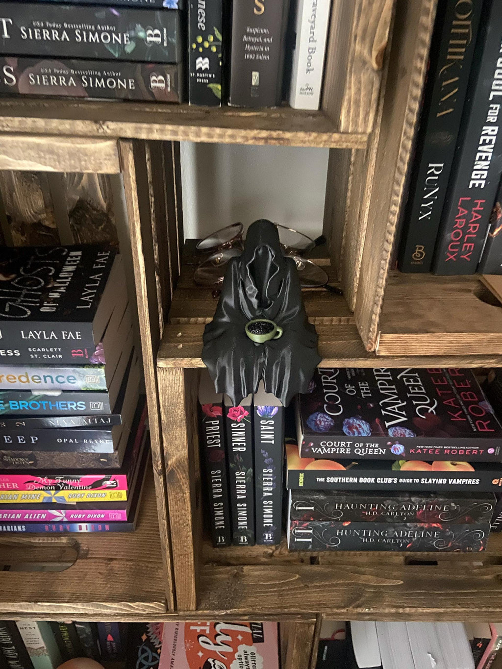 ACOTAR Suriel Bookshelf Accessory | Velaris Ghost Fantasy | Suriel Tea Court of Thorns