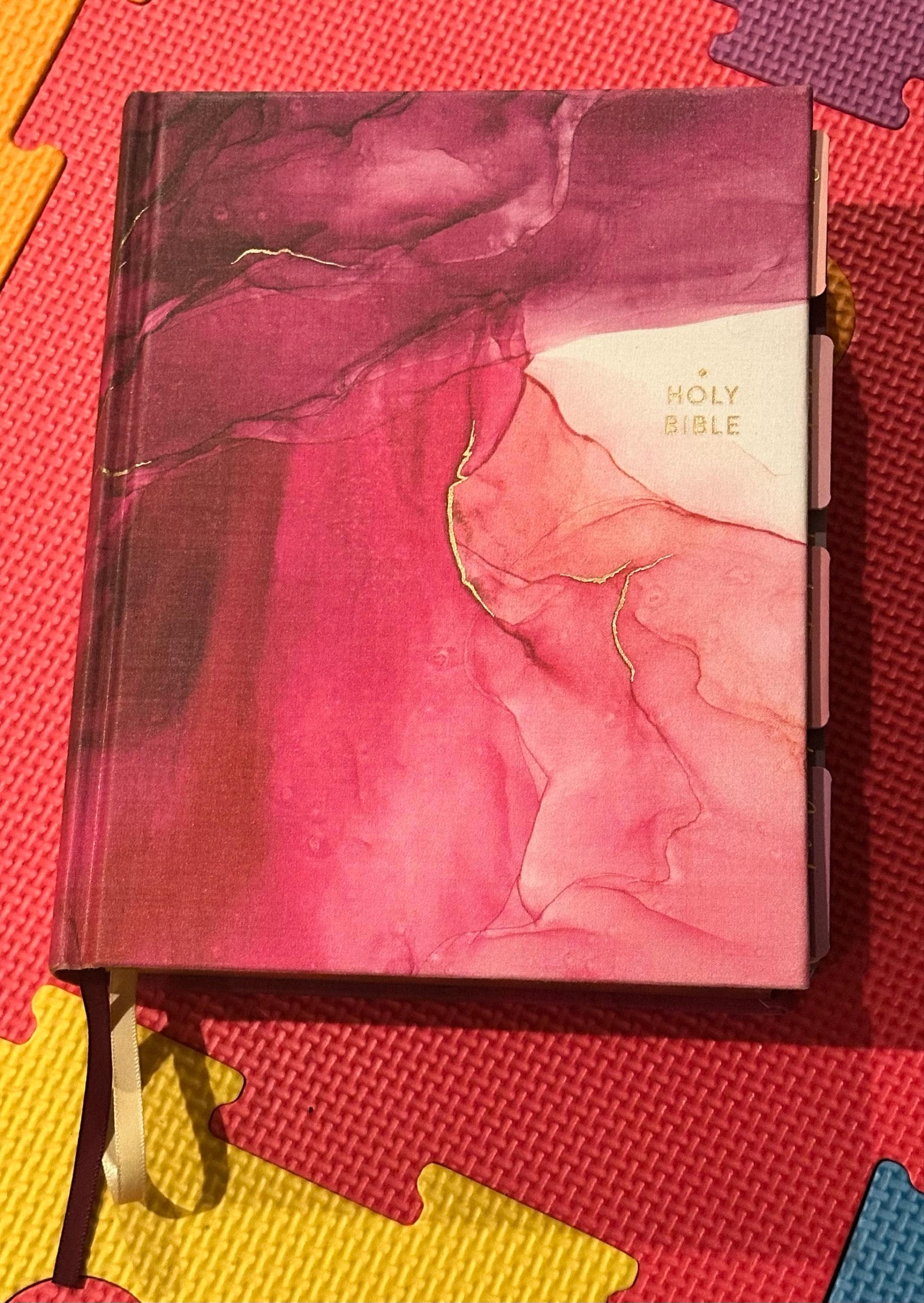 Gorgeous NIV Pink Marble Bible with TABS, Cloth over Board, Art Gilded Edges, Red Letter, Comfort Print