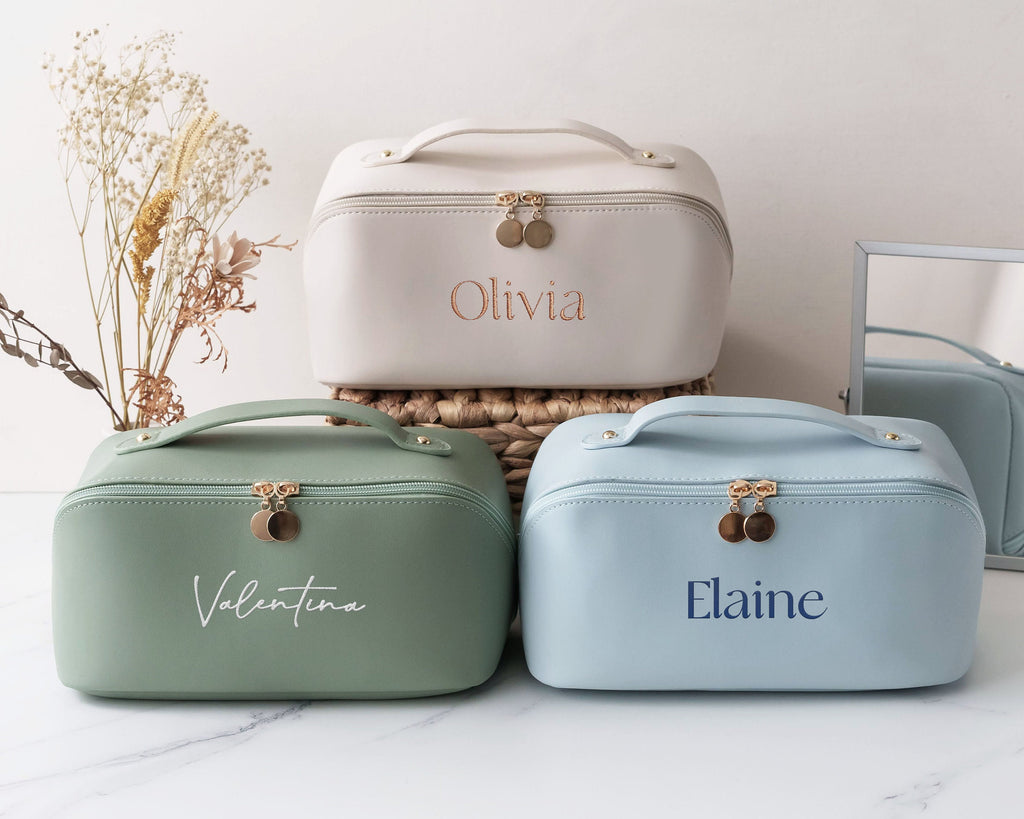 Personalized Embroidery Name Leather Makeup Bag, Large Capacity Cosmetic Bag with Zipper, Travel Accessories, Bridal Party Favor for Bridesmaids/Her
