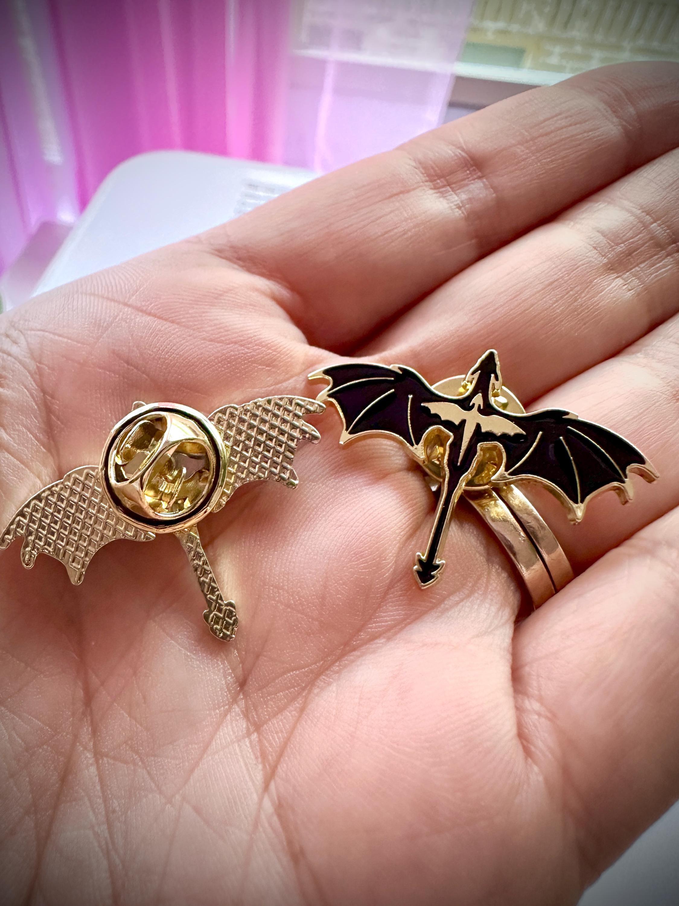 Fourth Wing Pin Tairn and Andarna, cute bookish merch, Violets Relic Dragons backpack, purse, jacket